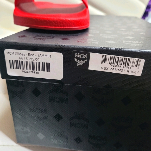 MCM Large Logo Slides size US 11 - Picture 7 of 7
